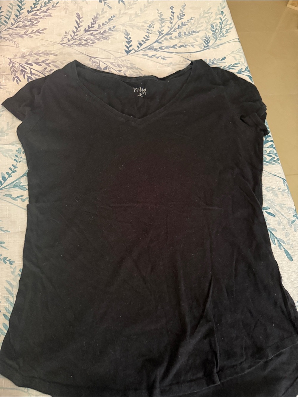 Soho Black V-Neck Short Sleeve Tee